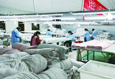 山陽(yáng):&ldquo;基地+市場(chǎng)&rdquo;讓羽絨產(chǎn)業(yè) &ldquo;飛&rdquo;起來(lái)